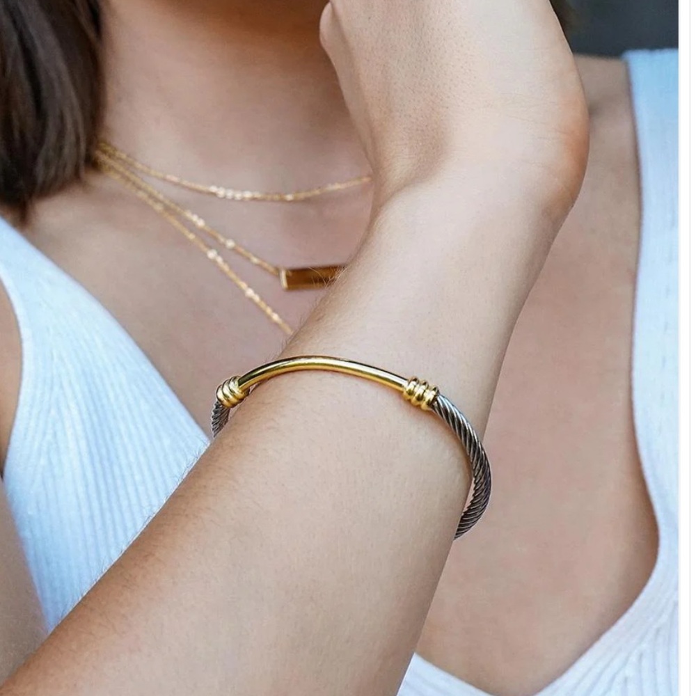 Bundle of 2 Elegant Gold and Silver Twisted Bracelets www.agelessbeauty3000.com - Picture 10 of 11